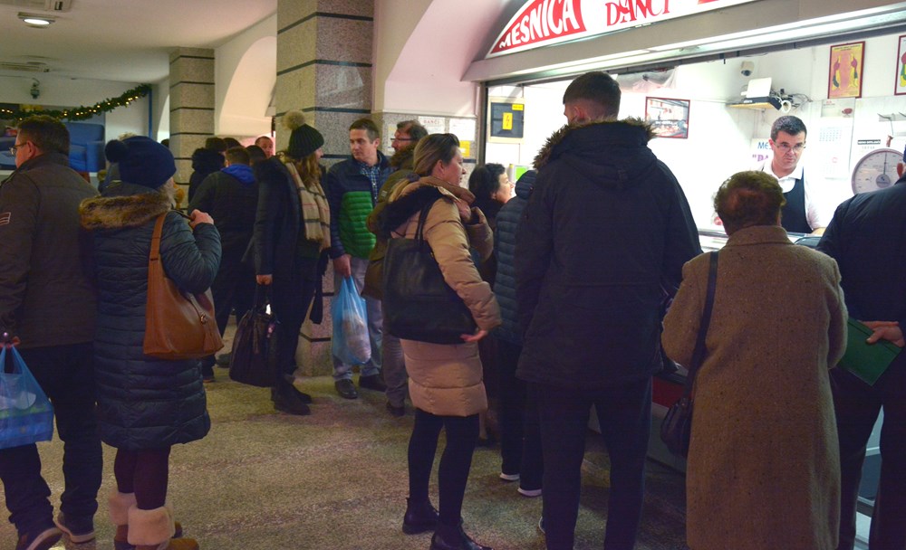 PULA, 31.12.2018. - ZADNJI DAN, TRZNICA, MESNICA, GUZVASnimio Neven LAZAREVIC